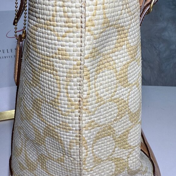 Chic Tan and Cream Geometric Pattern Tote Bag - Picture 8 of 14